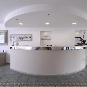 Отель Ambrosio La Corte, Ольбия
